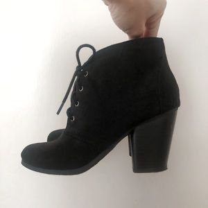 Windsor lace booties size 6.5